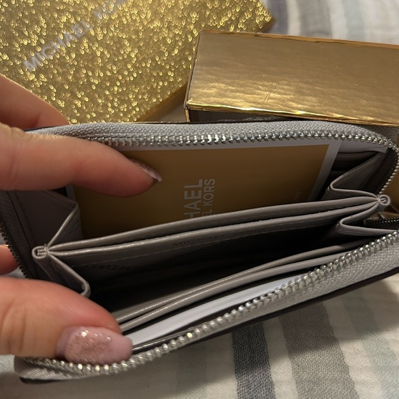 Michael Kors Jet Set Monogram Metallic Card Holder - Picture 5 of 6